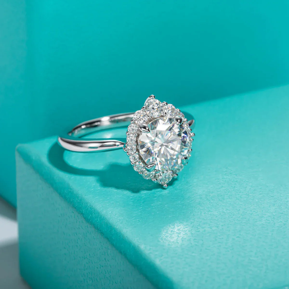 2CT Round Cut Moissanite Halo Engagement Ring
